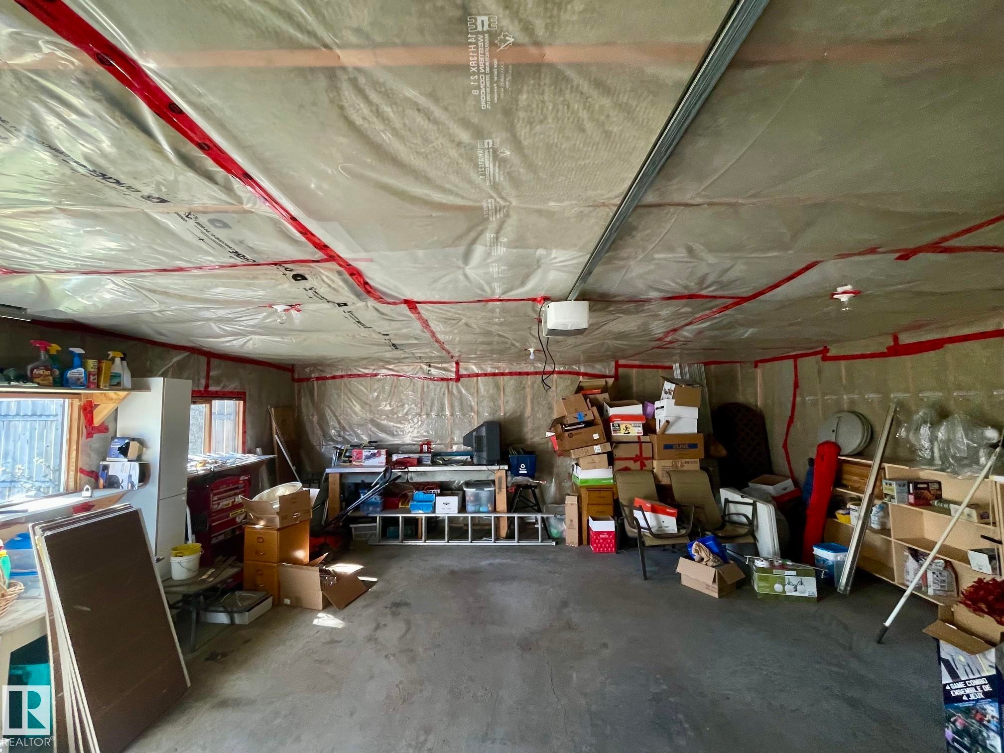 9650 86 Street, Edmonton, AB - Indoor Photo Showing Garage