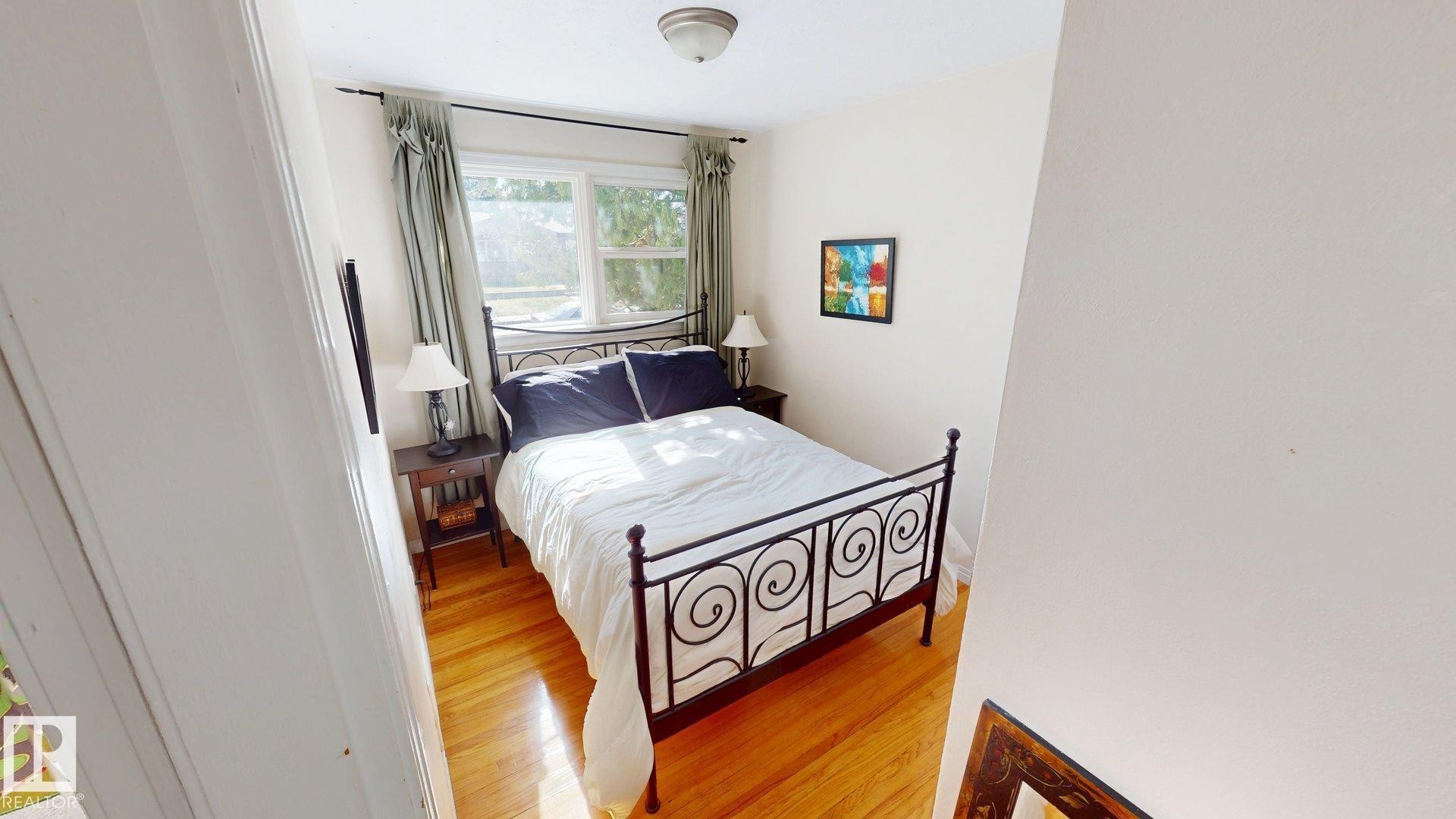 9650 86 Street, Edmonton, AB - Indoor Photo Showing Bedroom