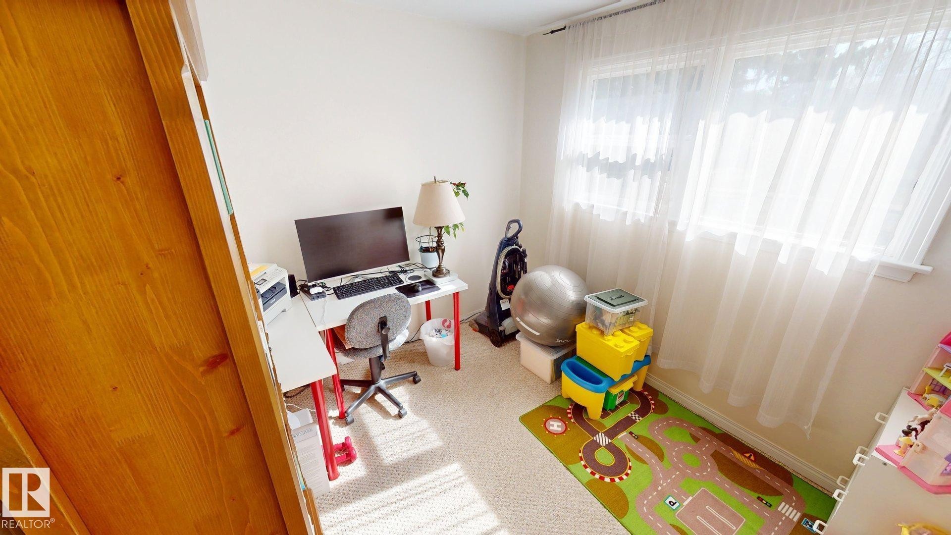 9650 86 Street, Edmonton, AB - Indoor Photo Showing Office