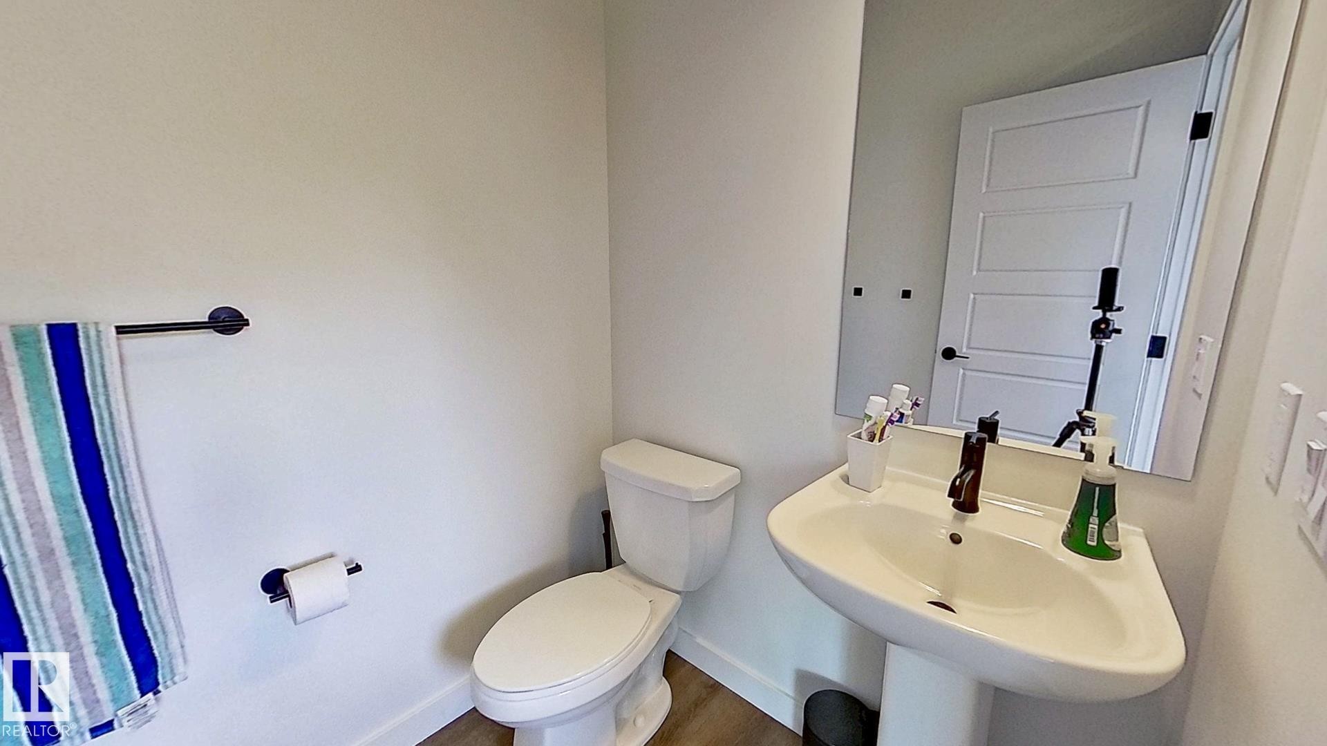 37 Emberside Link, Cochrane, AB - Indoor Photo Showing Bathroom