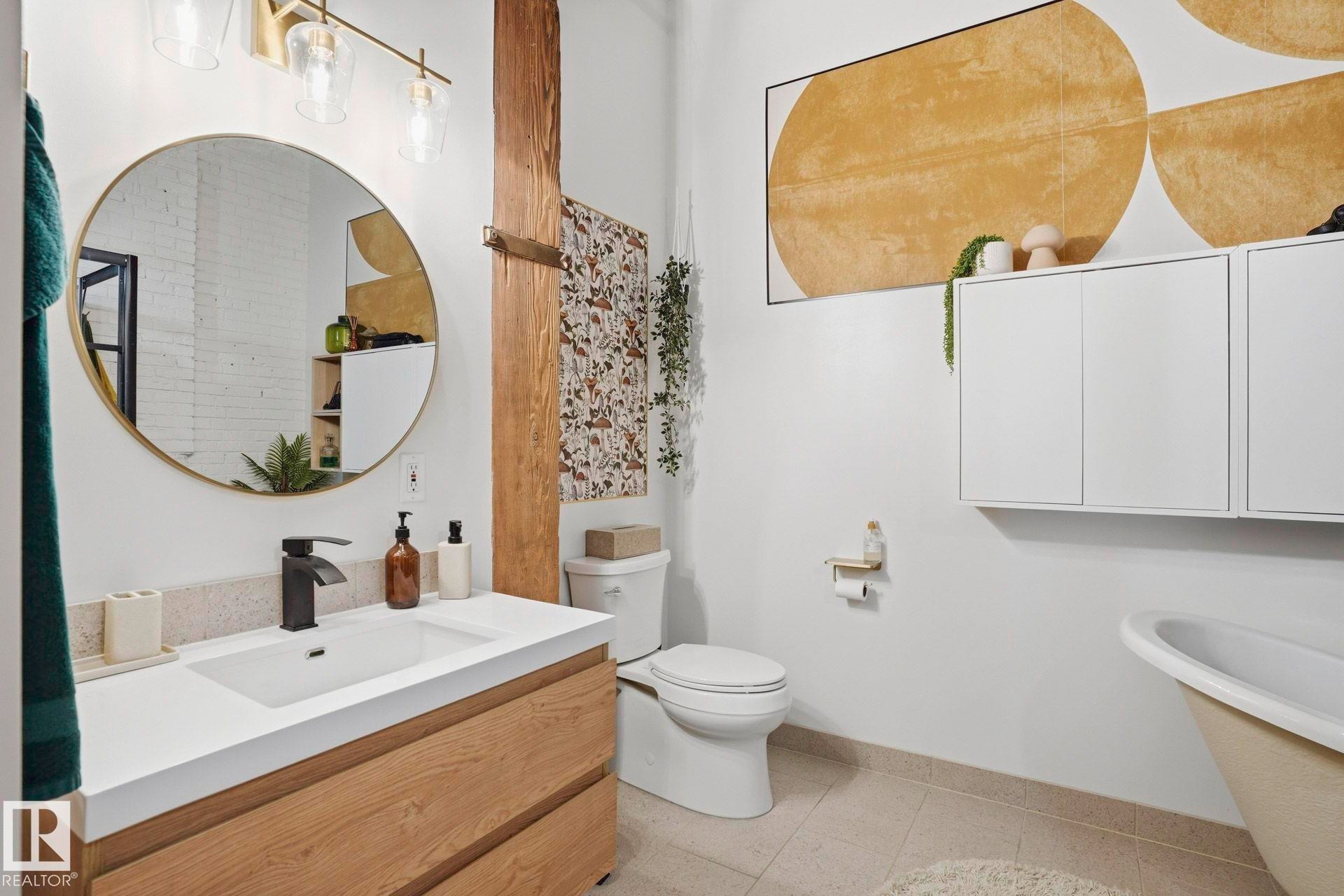 #102 10249 104 St Nw, Edmonton, AB - Indoor Photo Showing Bathroom