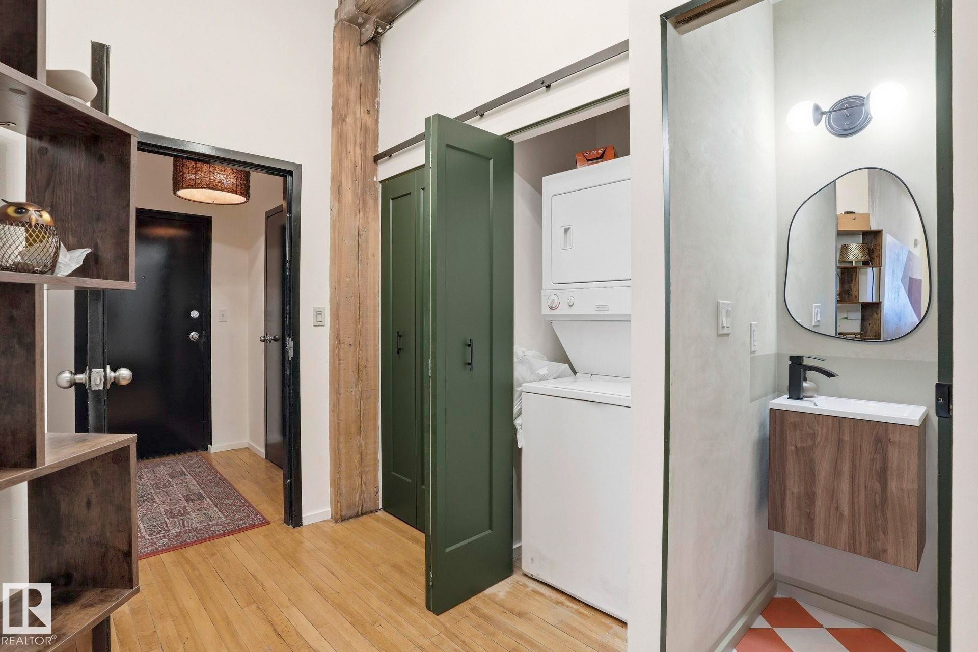 #102 10249 104 St Nw, Edmonton, AB - Indoor Photo Showing Laundry Room