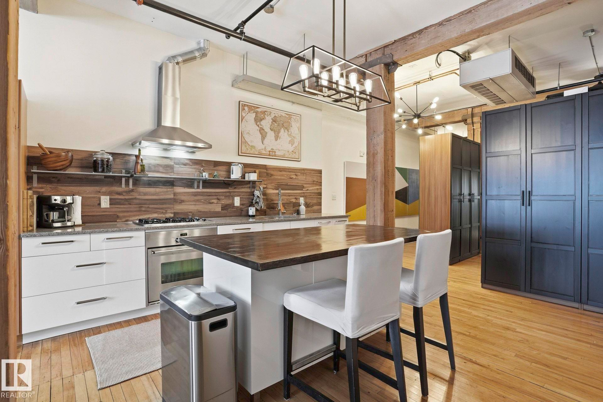 #102 10249 104 St Nw, Edmonton, AB - Indoor