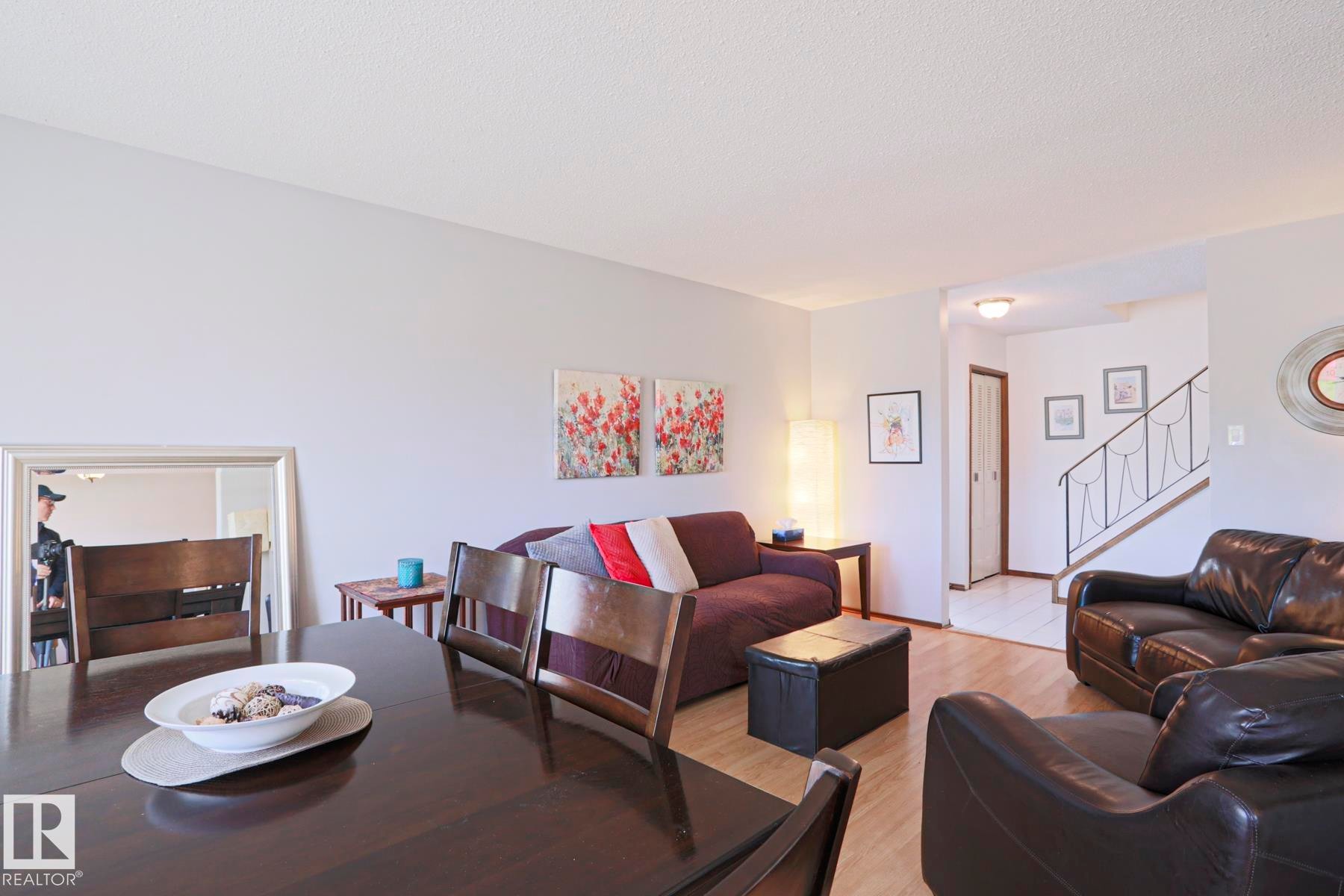 9324 80 Avenue, Edmonton, AB - Indoor Photo Showing Living Room