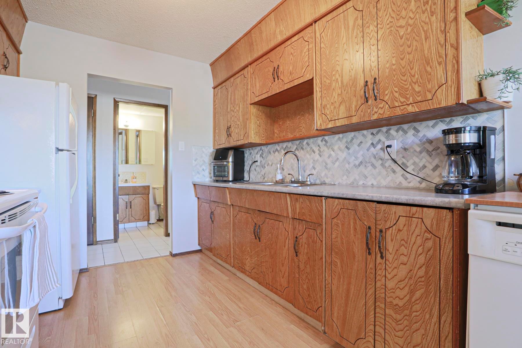 9324 80 Avenue, Edmonton, AB - Indoor Photo Showing Kitchen