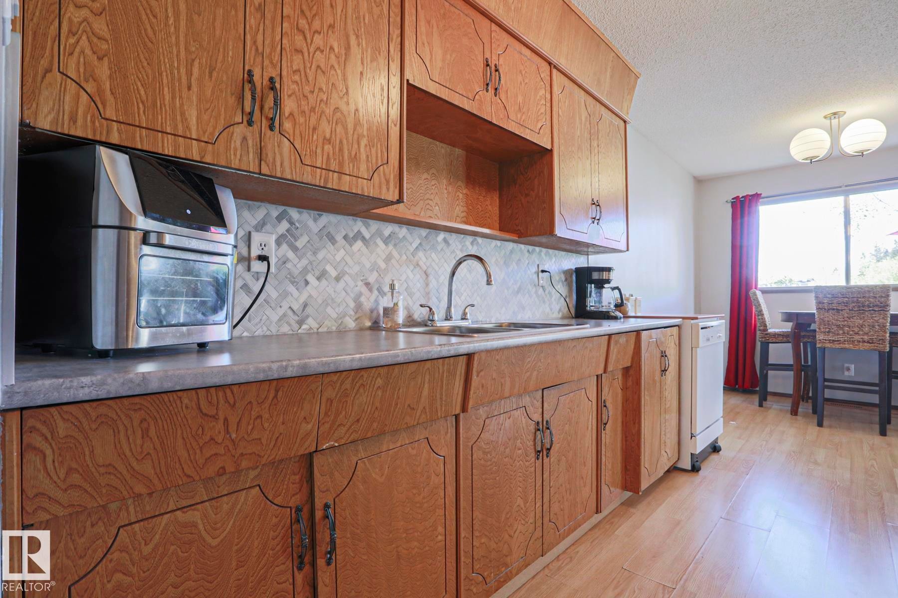9324 80 Avenue, Edmonton, AB - Indoor Photo Showing Kitchen