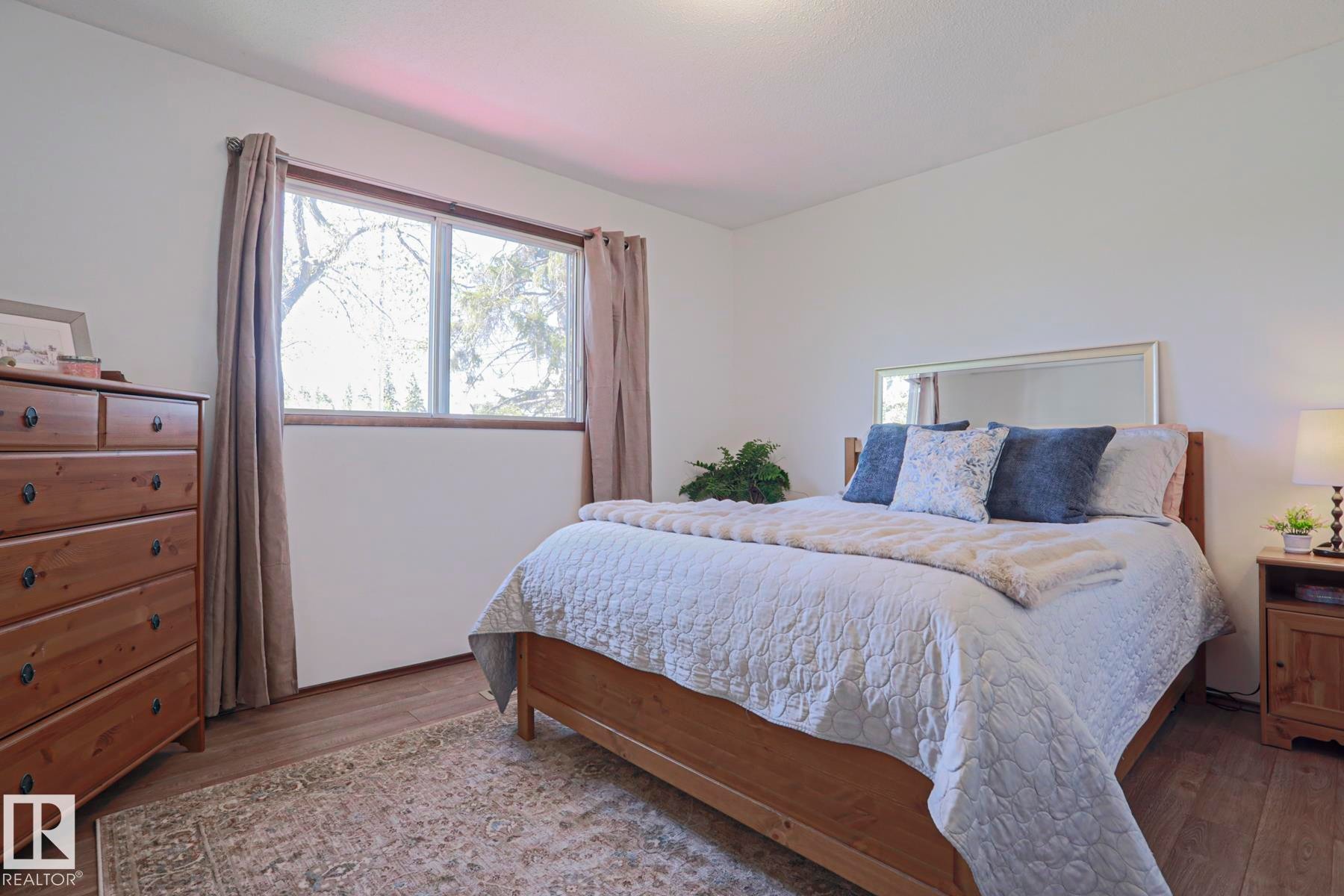 9324 80 Avenue, Edmonton, AB - Indoor Photo Showing Bedroom