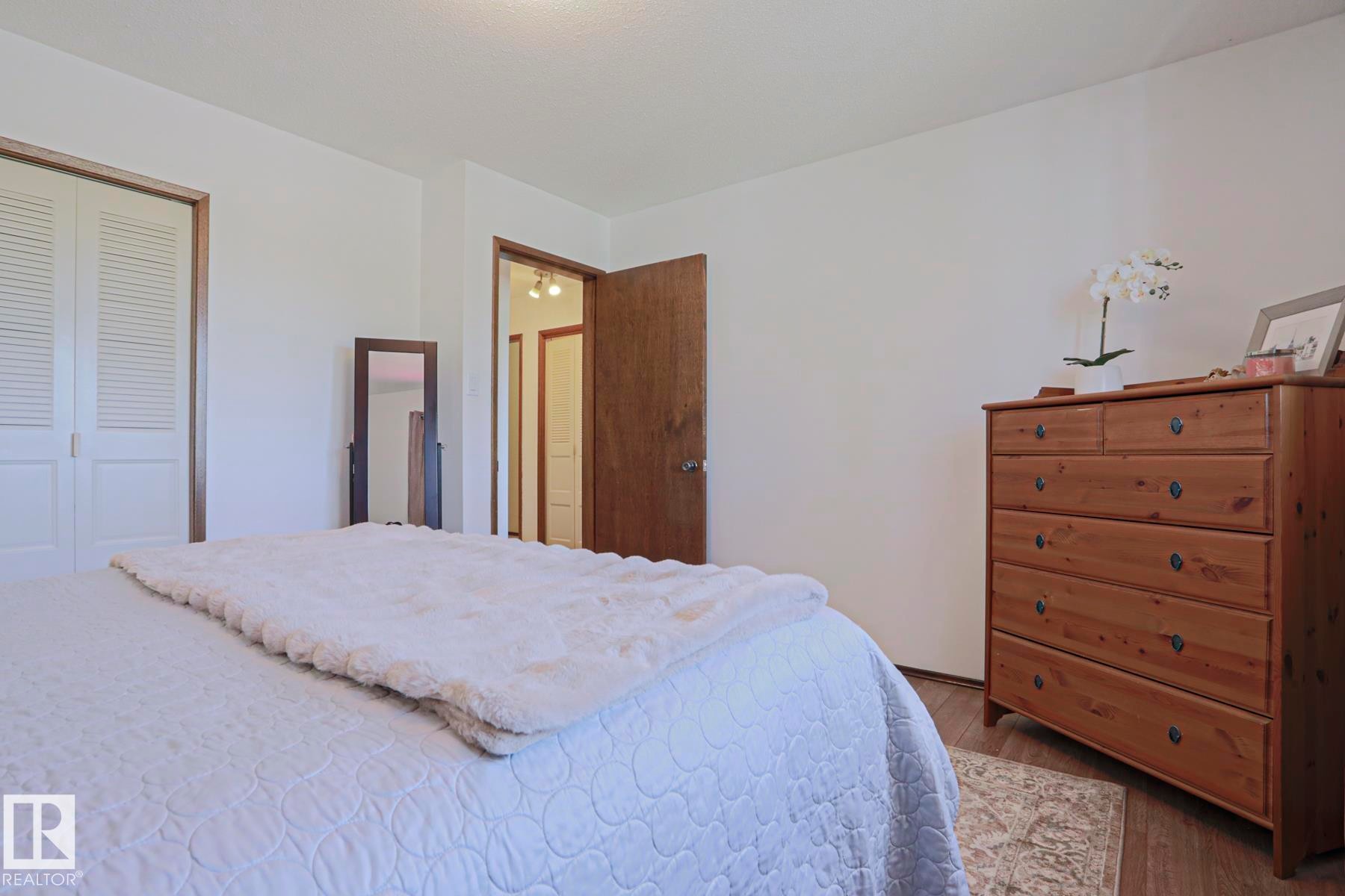 9324 80 Avenue, Edmonton, AB - Indoor Photo Showing Bedroom