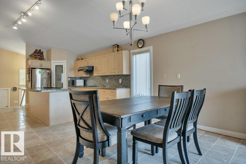 10632 180 Avenue, Edmonton, AB - Indoor Photo Showing Dining Room