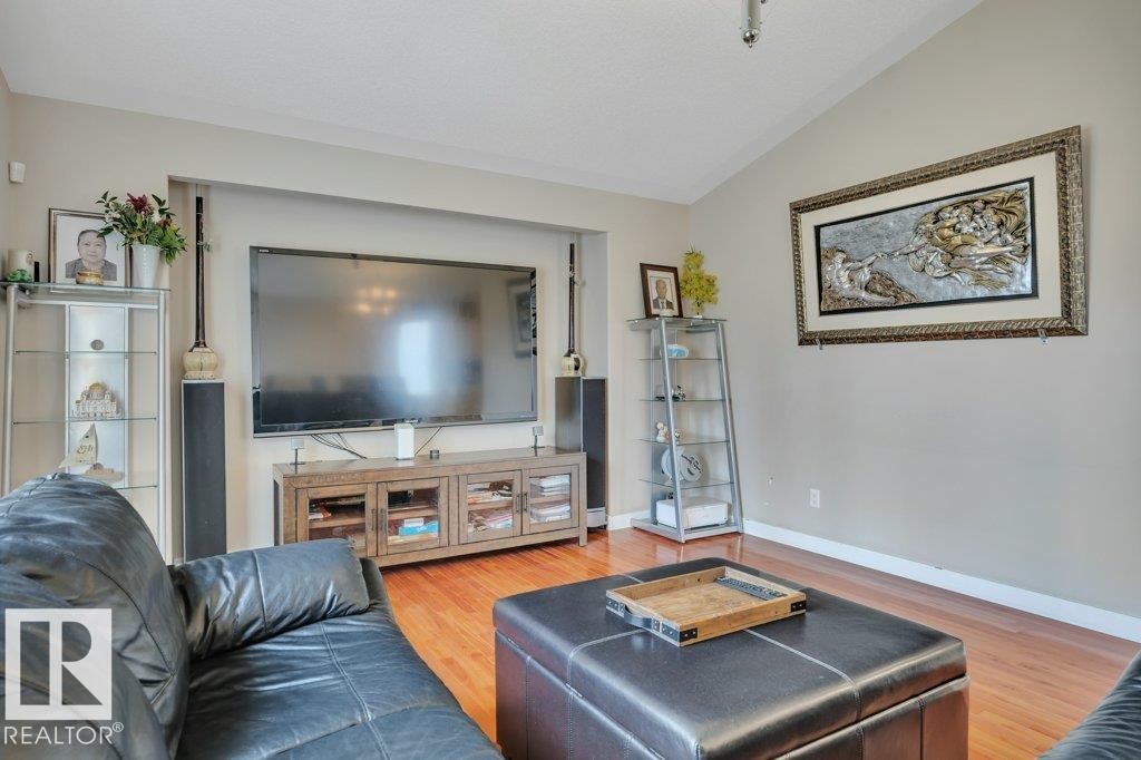10632 180 Avenue, Edmonton, AB - Indoor Photo Showing Living Room