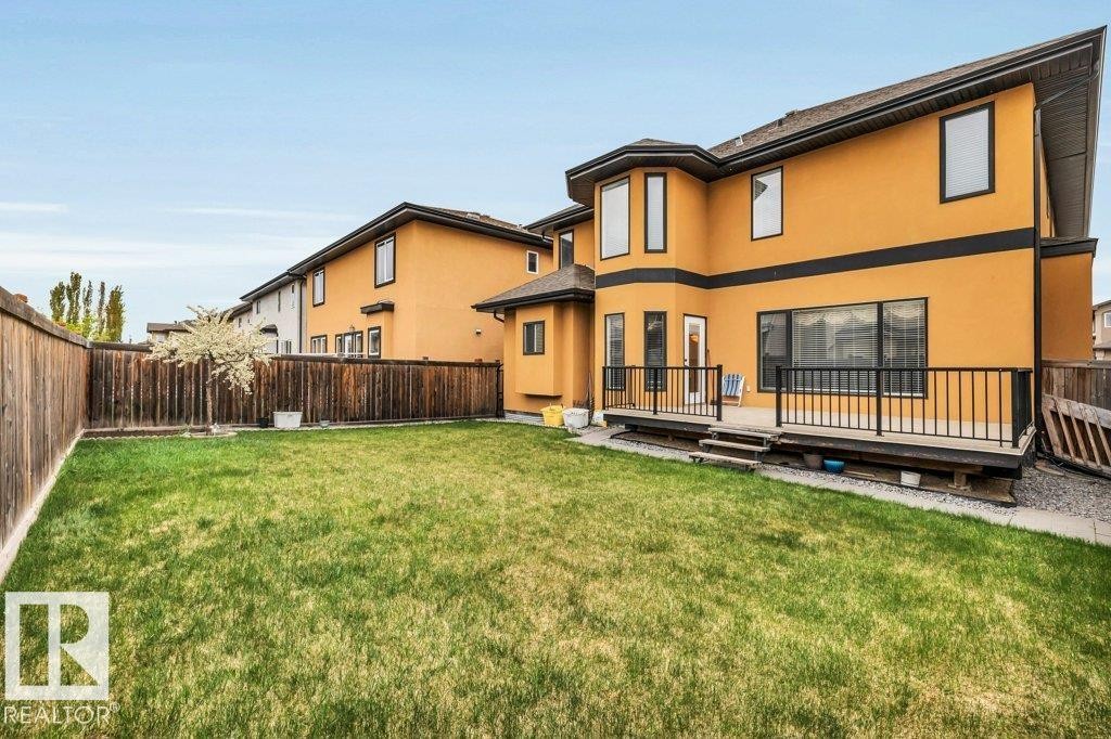 Expansive green lawn with a full wooden privacy fence - 816 Wildwood Crescent, Edmonton, AB - Outdoor With Deck Patio Veranda