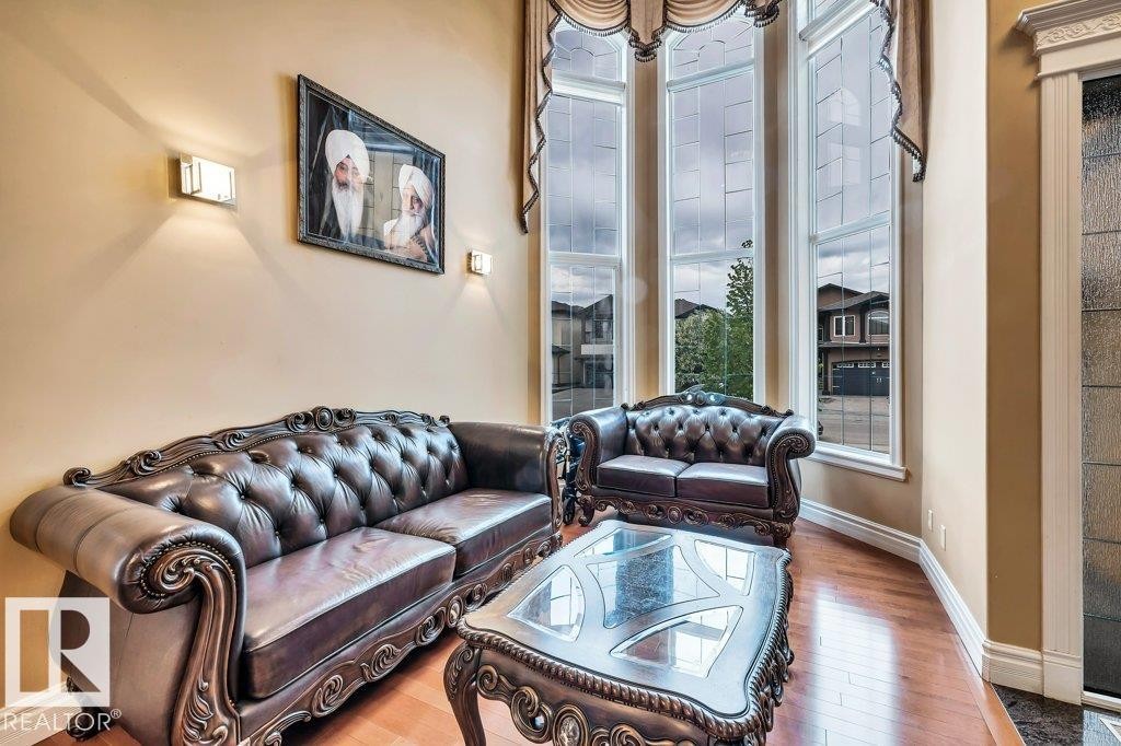 Bay window with decorative privacy film and valance treatments - 816 Wildwood Crescent, Edmonton, AB - Indoor