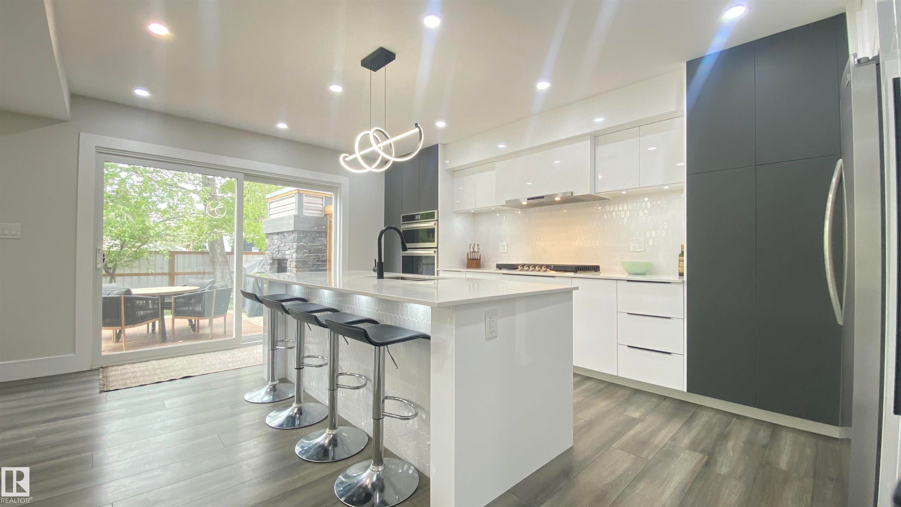 7604 181 Street, Edmonton, AB - Indoor Photo Showing Kitchen With Upgraded Kitchen