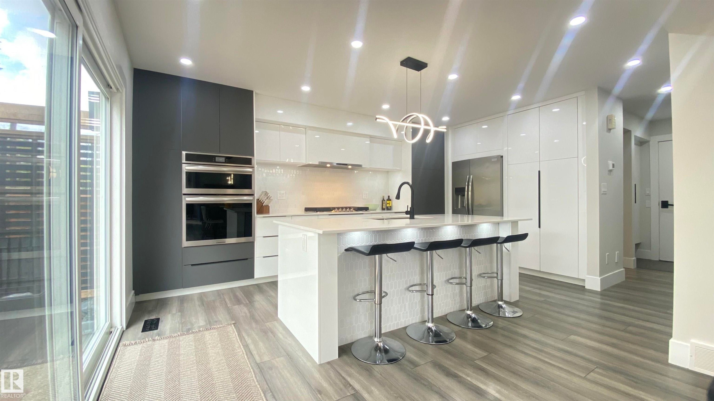 7604 181 Street, Edmonton, AB - Indoor Photo Showing Kitchen With Upgraded Kitchen