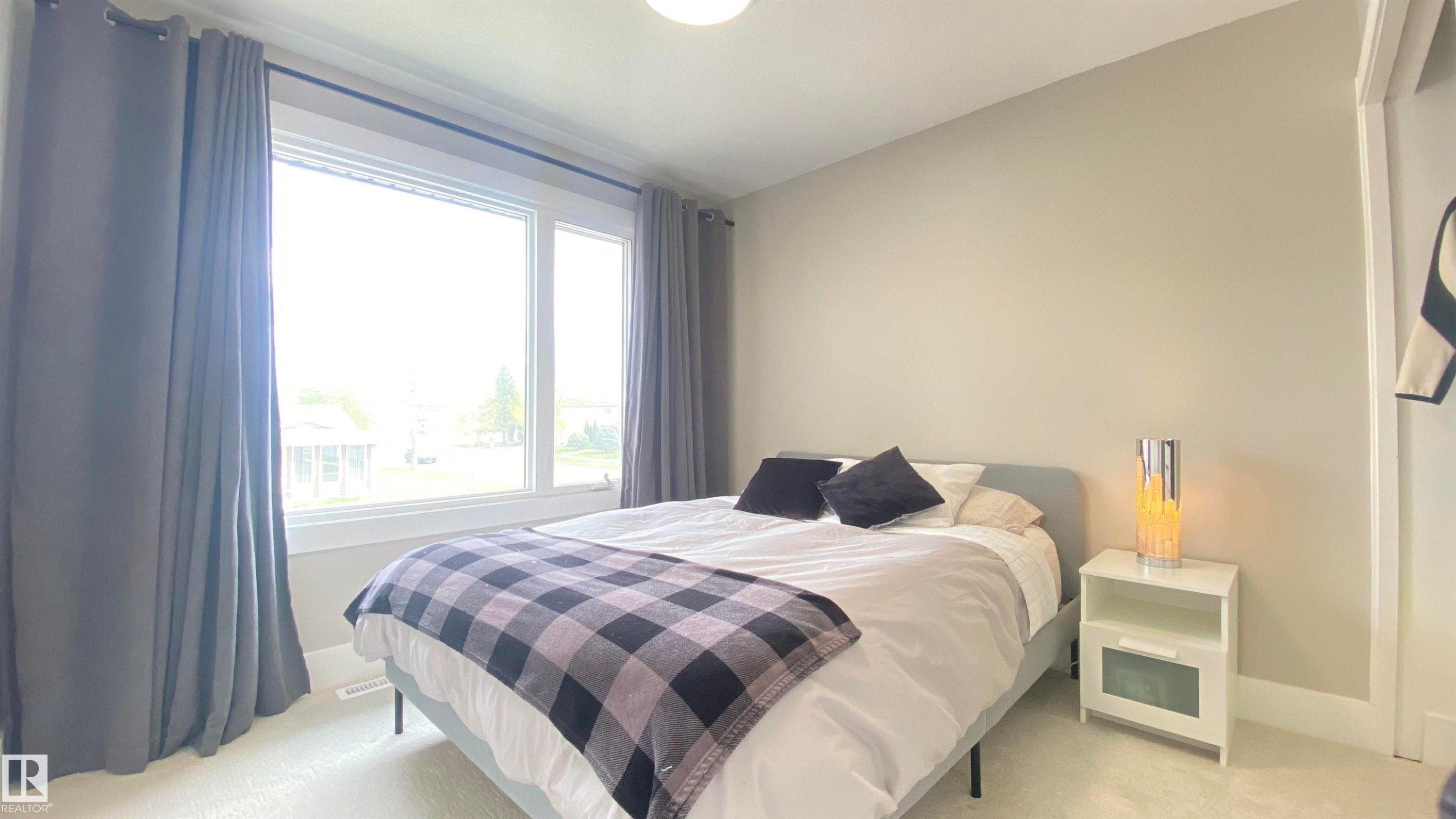 7604 181 Street, Edmonton, AB - Indoor Photo Showing Bedroom