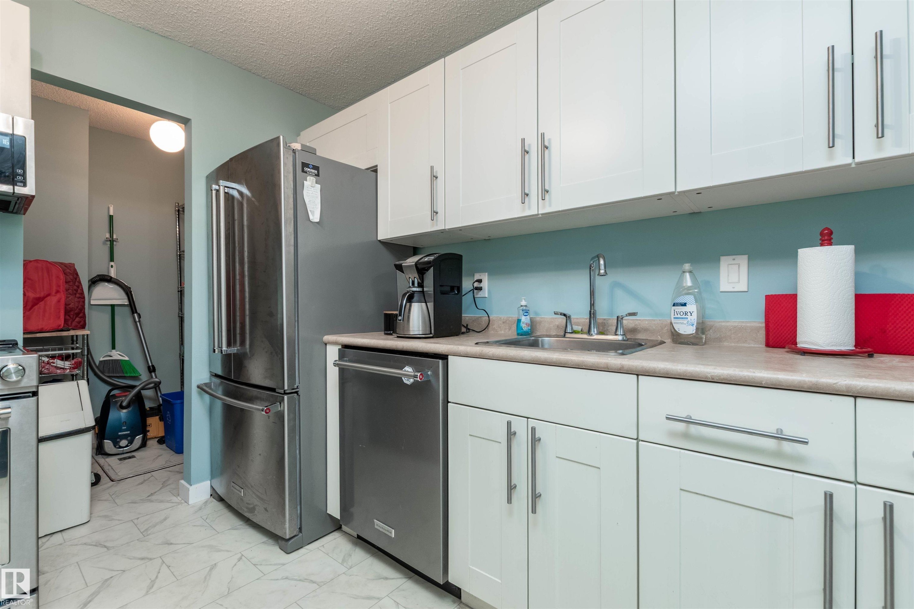 2109 Saddleback Road Nw, Edmonton, AB - Indoor Photo Showing Kitchen