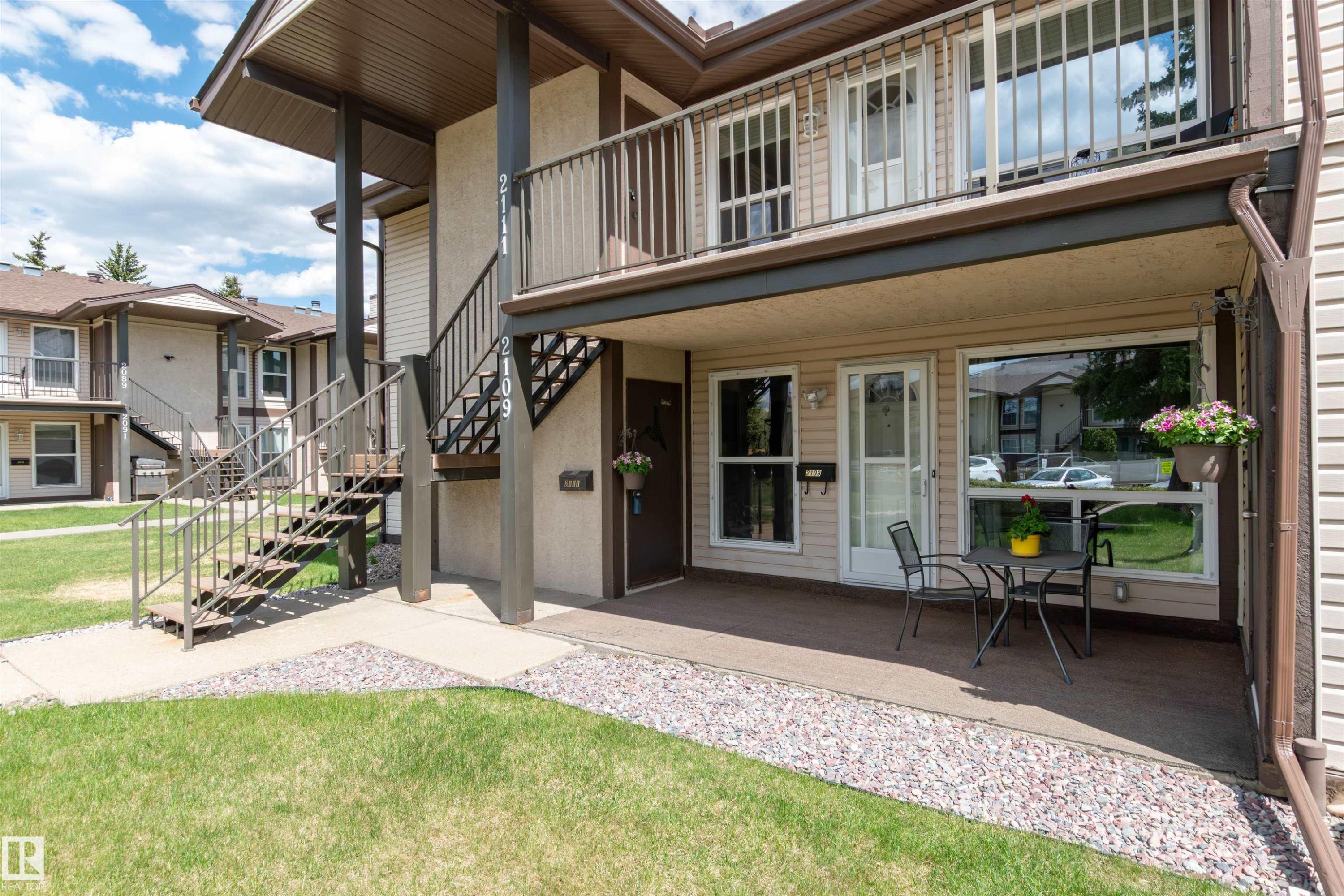 2109 Saddleback Road Nw, Edmonton, AB - Outdoor