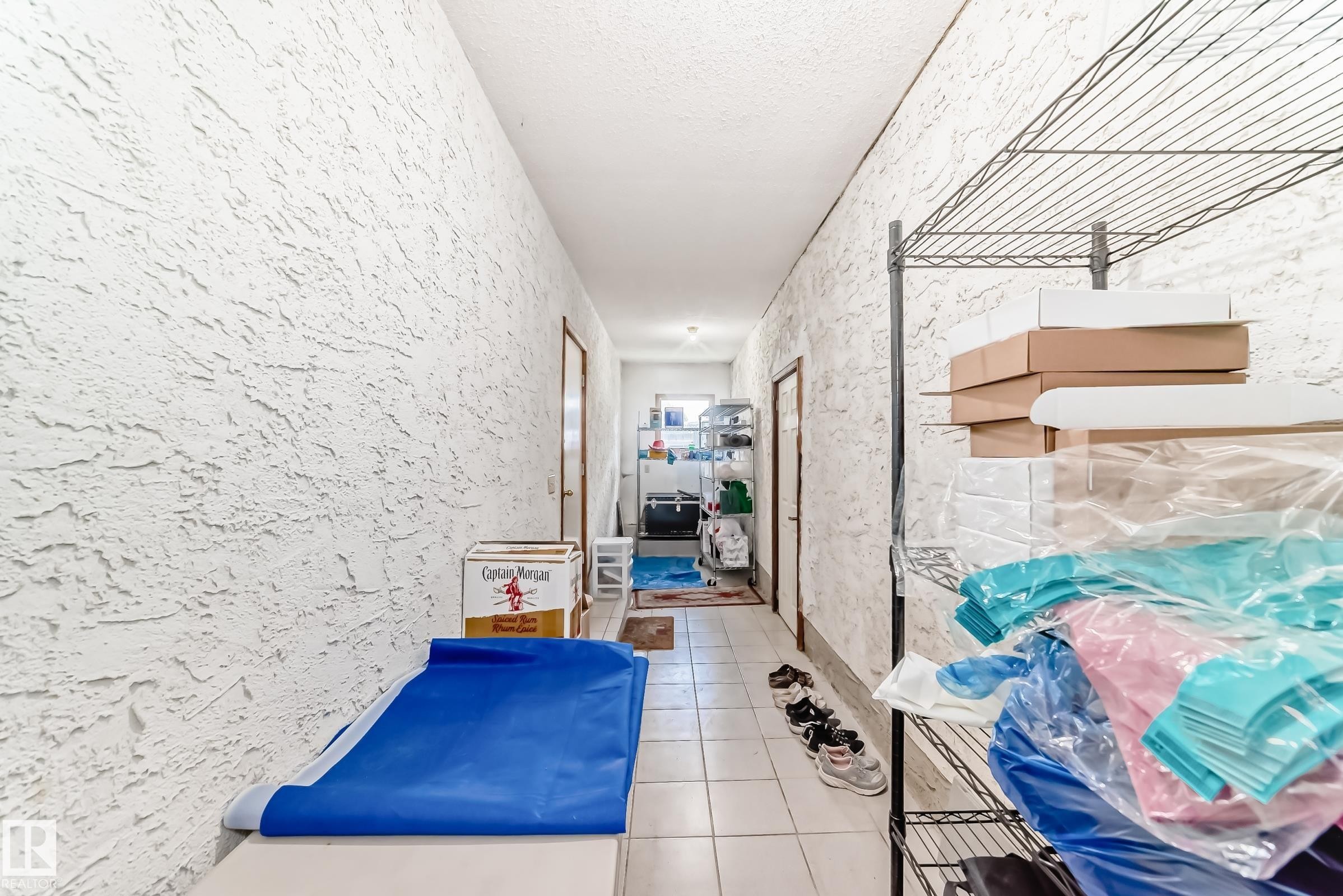 Breezeway between house and garage - 1804 51 Street Nw, Edmonton, AB - Indoor Photo Showing Other Room