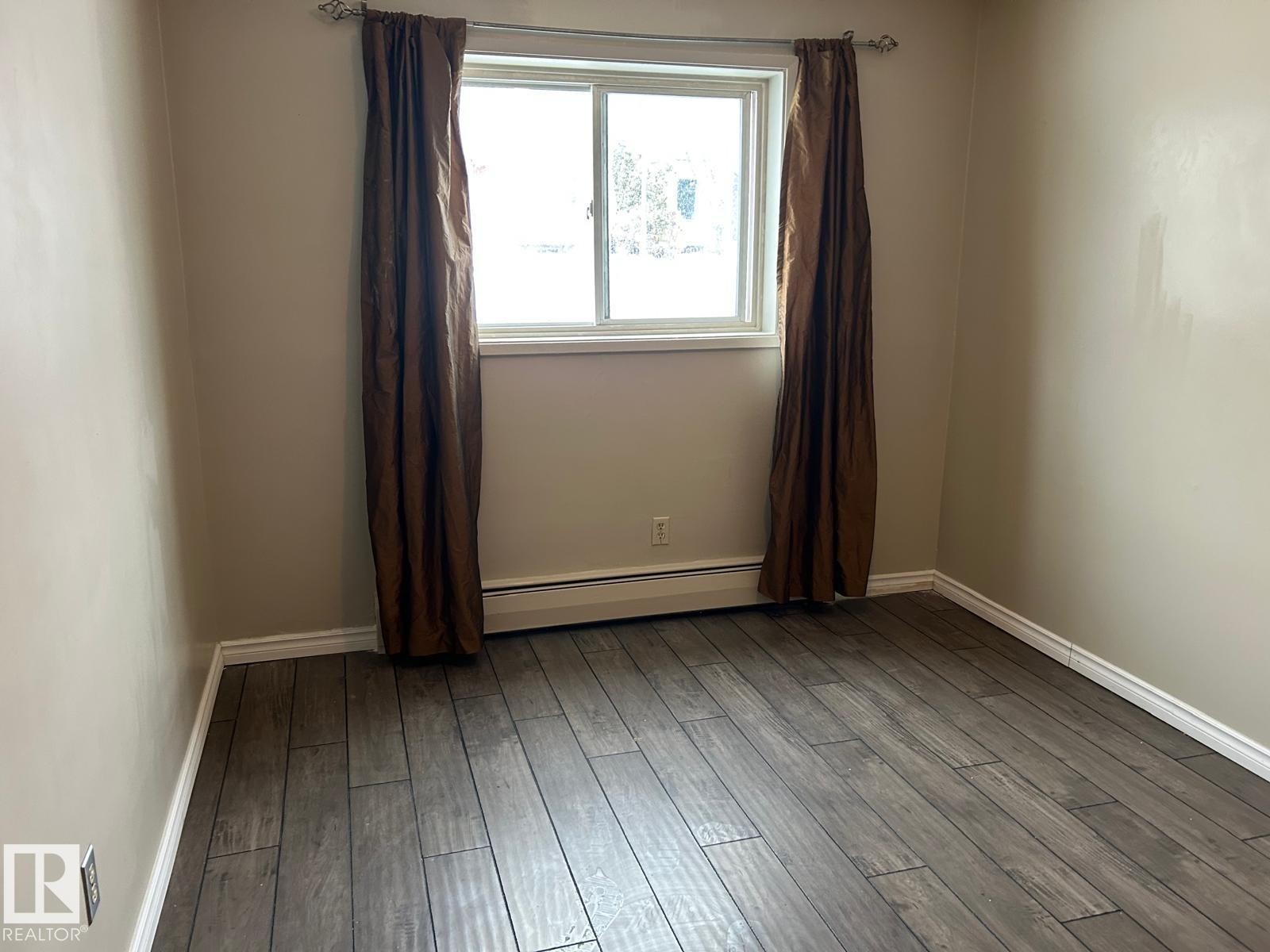 #4 10164 150 St Nw, Edmonton, AB - Indoor Photo Showing Other Room