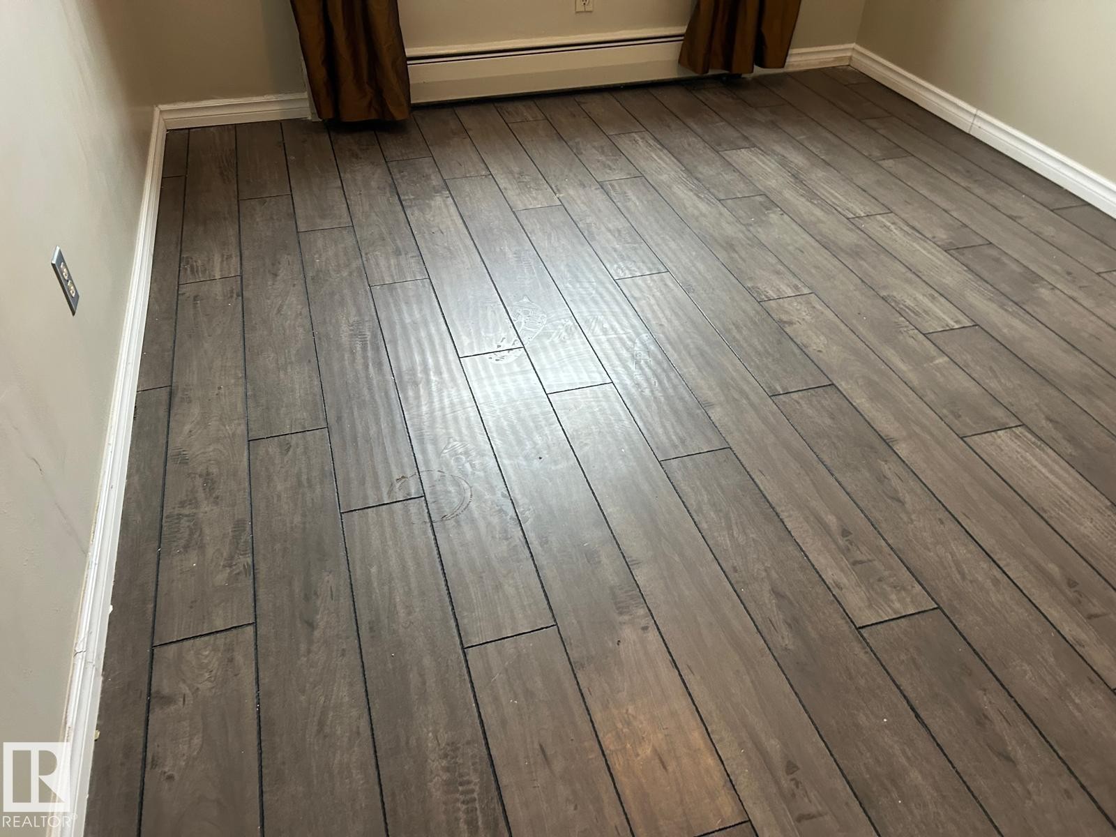 LAMINATE FLOORING THROUGHOUT THE UNUT - #4 10164 150 St Nw, Edmonton, AB - Indoor Photo Showing Other Room
