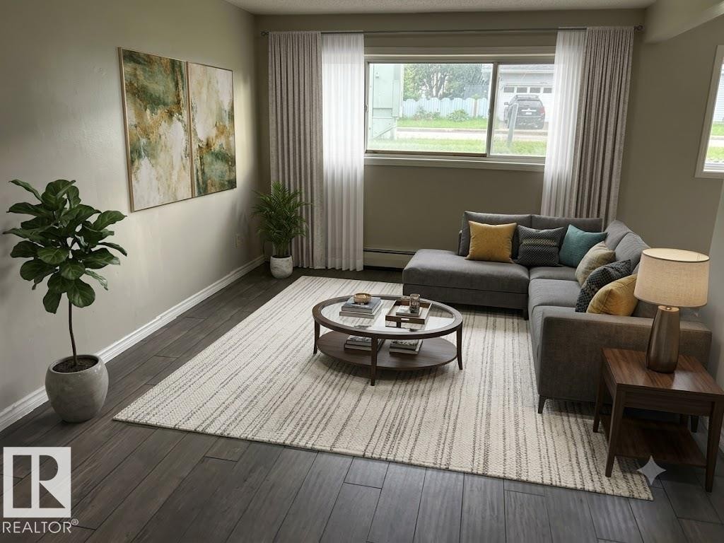 #4 10164 150 St Nw, Edmonton, AB - Indoor Photo Showing Living Room