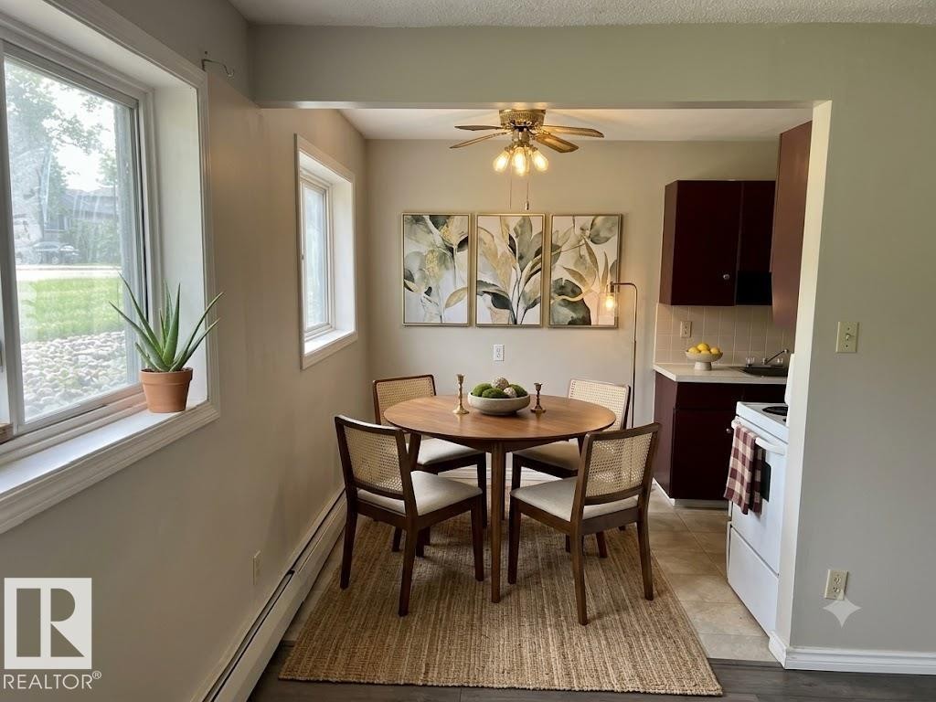 #4 10164 150 St Nw, Edmonton, AB - Indoor Photo Showing Dining Room