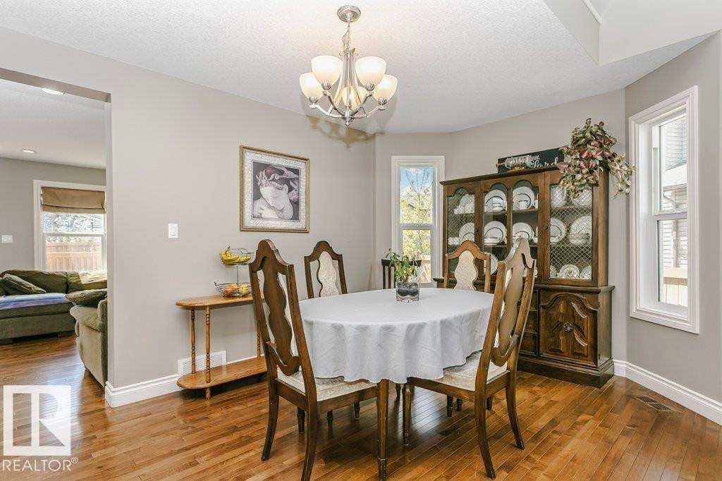 3339 21 Avenue, Edmonton, AB - Indoor Photo Showing Dining Room
