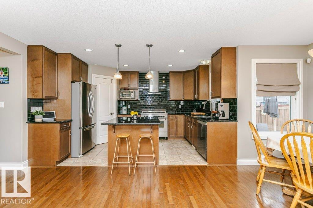 3339 21 Avenue, Edmonton, AB - Indoor Photo Showing Kitchen