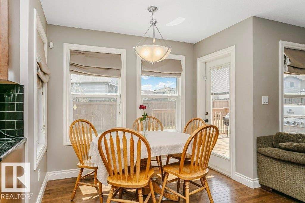 3339 21 Avenue, Edmonton, AB - Indoor Photo Showing Dining Room
