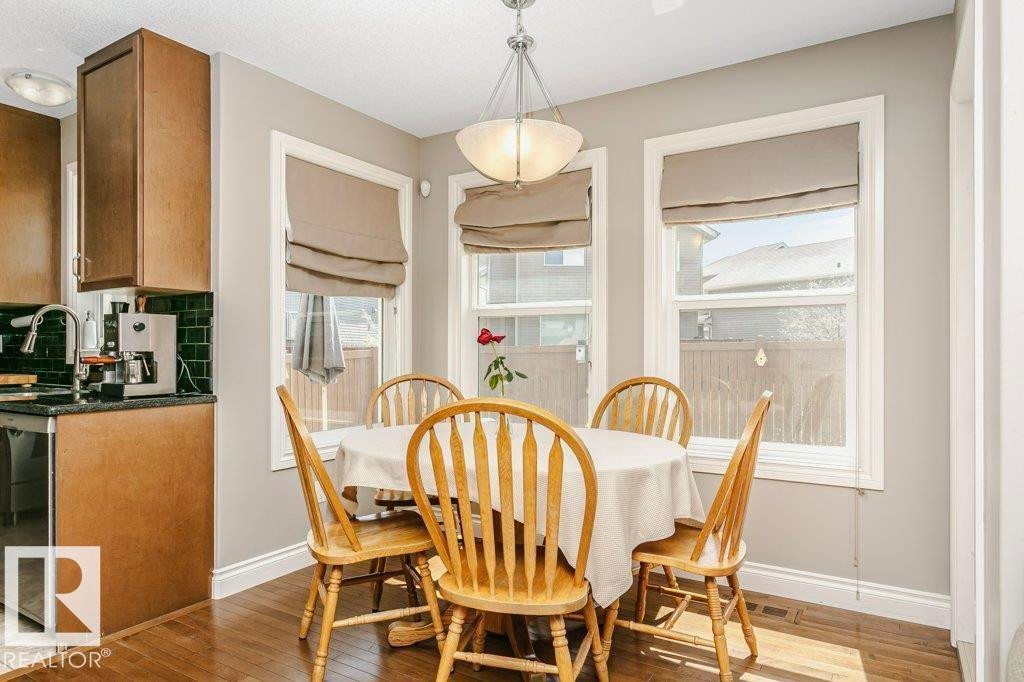 3339 21 Avenue, Edmonton, AB - Indoor Photo Showing Dining Room