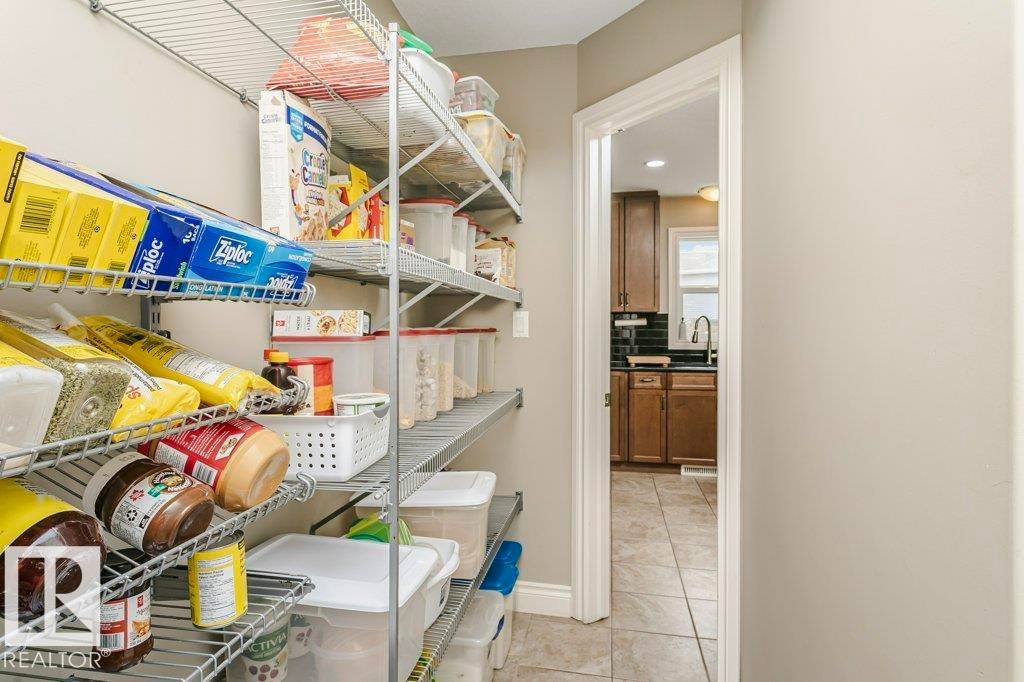 3339 21 Avenue, Edmonton, AB - Indoor With Storage