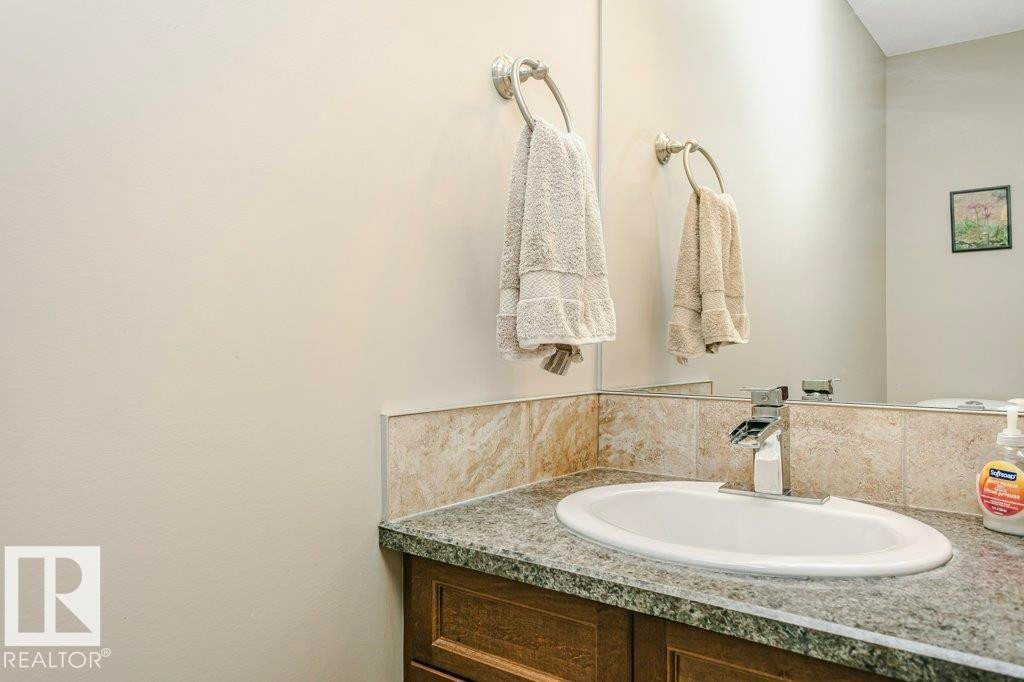 3339 21 Avenue, Edmonton, AB - Indoor Photo Showing Bathroom