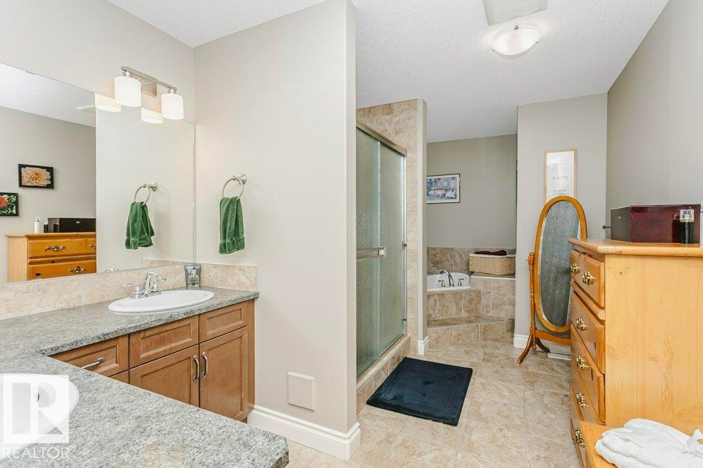 3339 21 Avenue, Edmonton, AB - Indoor Photo Showing Bathroom