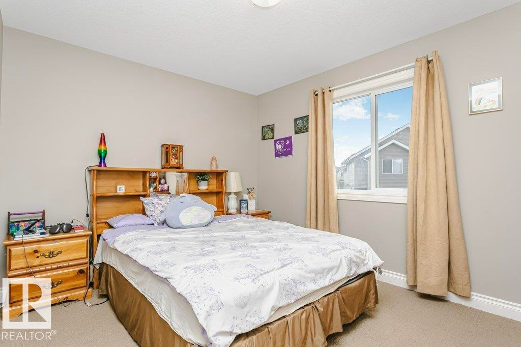 3339 21 Avenue, Edmonton, AB - Indoor Photo Showing Bedroom