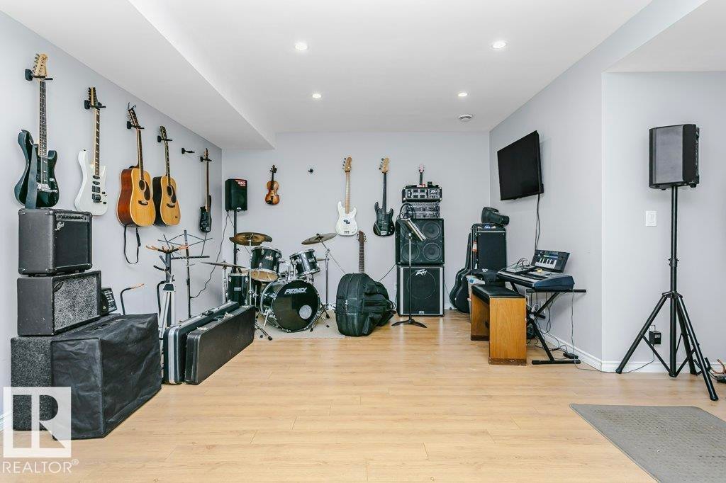 3339 21 Avenue, Edmonton, AB - Indoor Photo Showing Gym Room