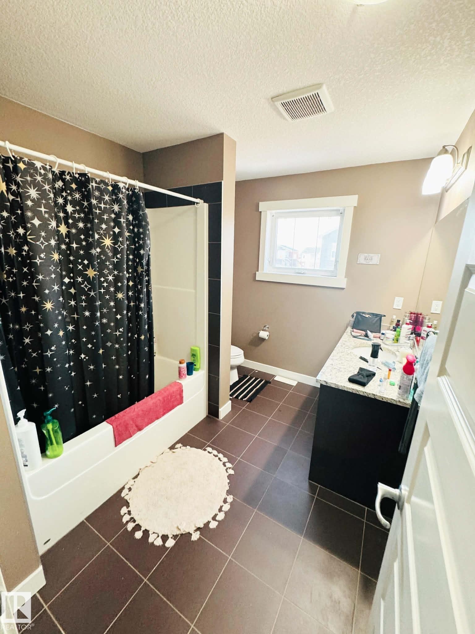 311 401 Southfork Drive, Leduc, AB - Indoor