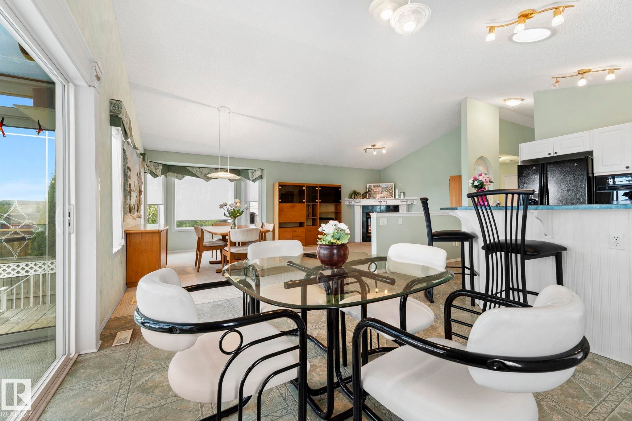 9315 162 Avenue Nw, Edmonton, AB - Indoor