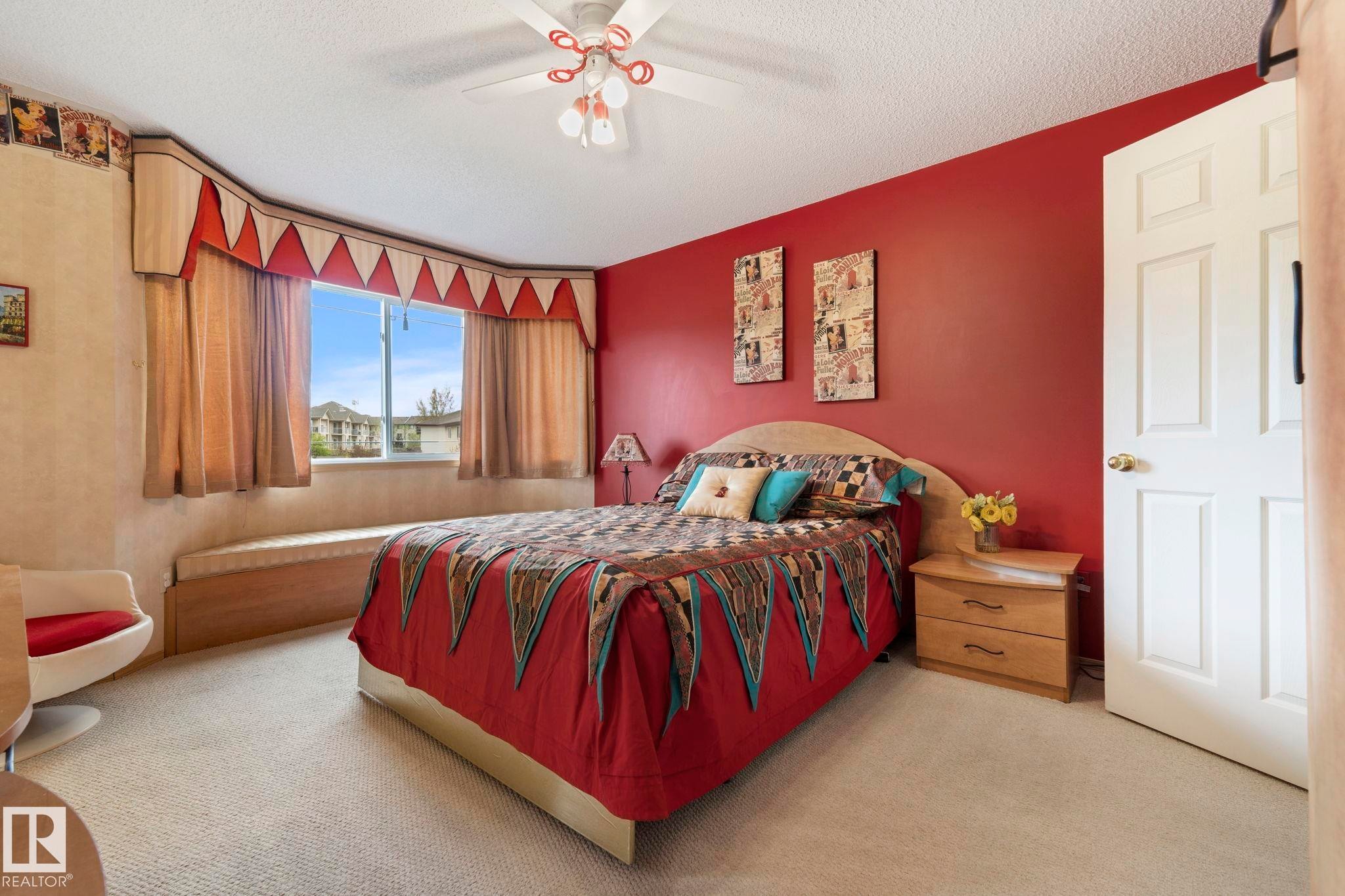9315 162 Avenue Nw, Edmonton, AB - Indoor Photo Showing Bedroom