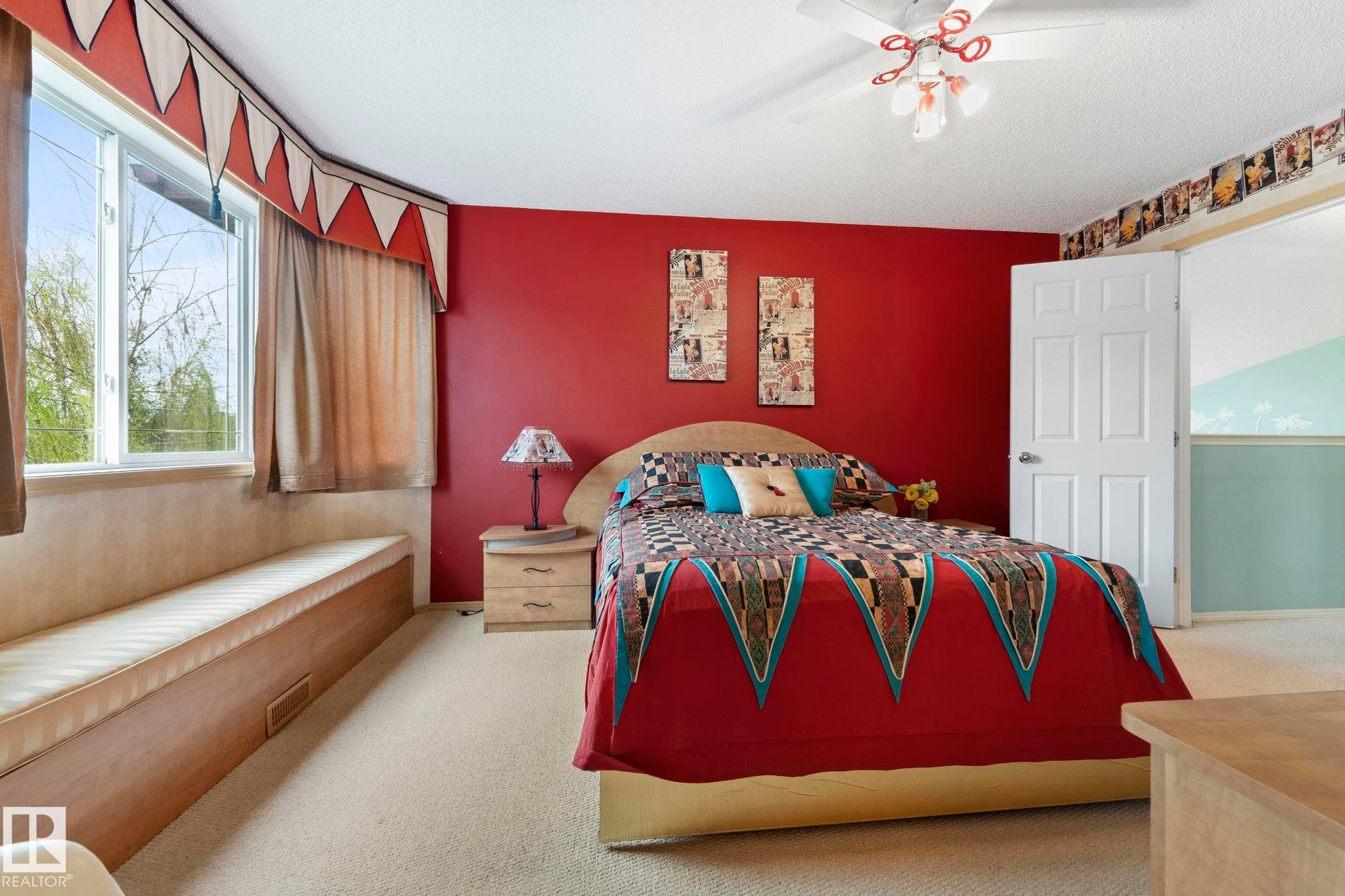 9315 162 Avenue Nw, Edmonton, AB - Indoor Photo Showing Bedroom