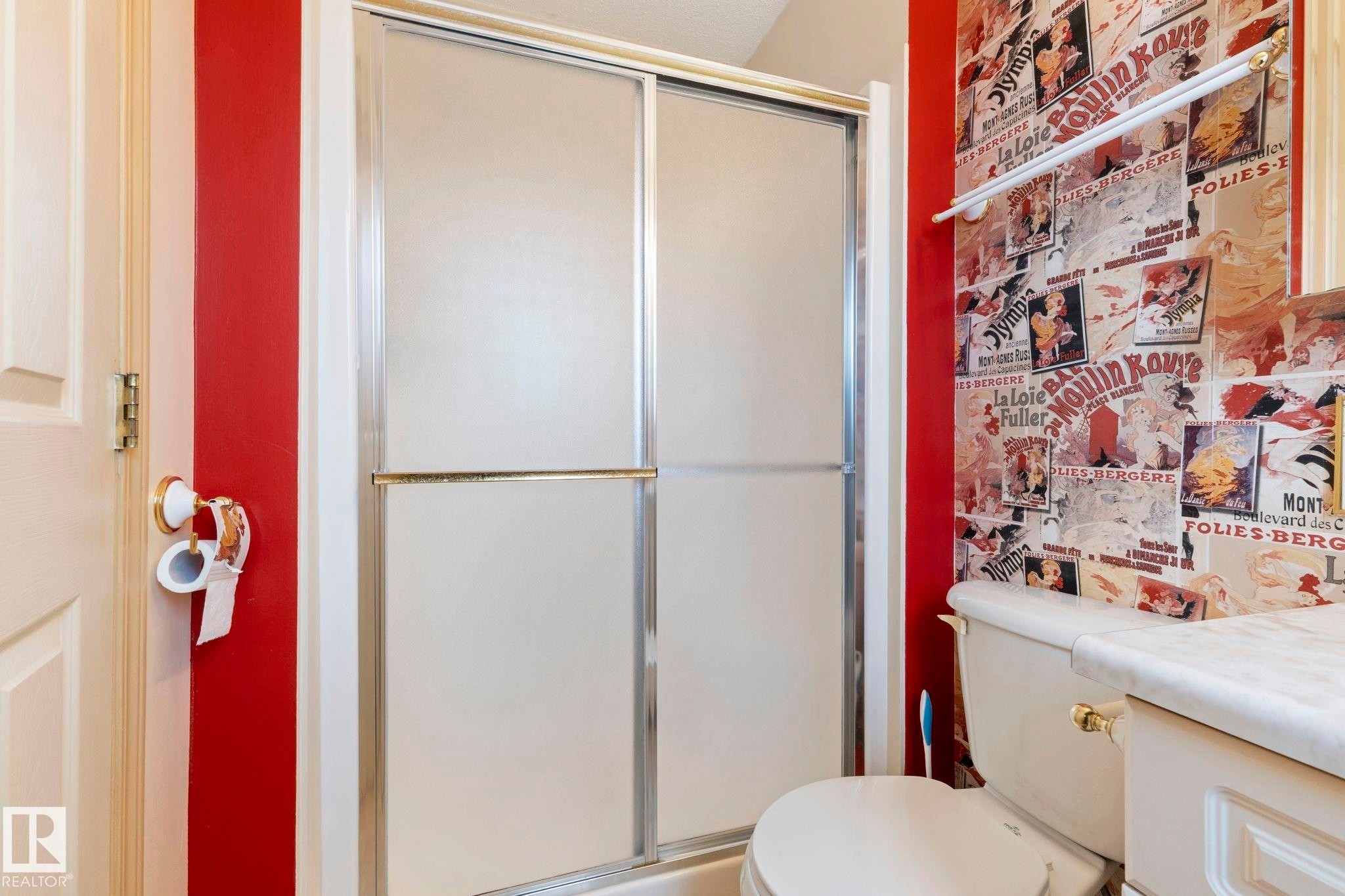 9315 162 Avenue Nw, Edmonton, AB - Indoor Photo Showing Bathroom