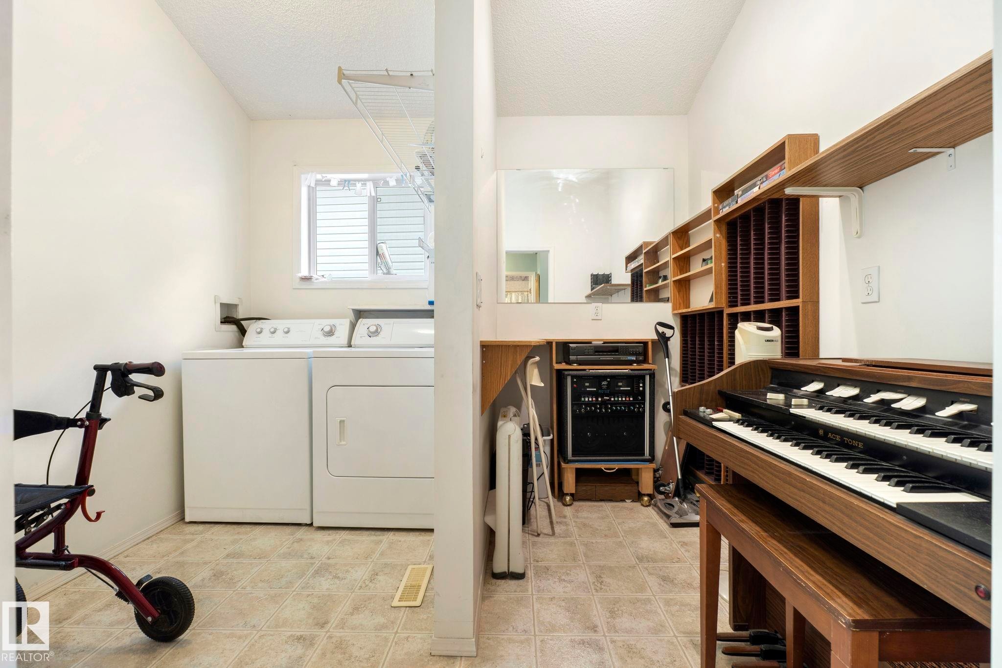 9315 162 Avenue Nw, Edmonton, AB - Indoor Photo Showing Laundry Room