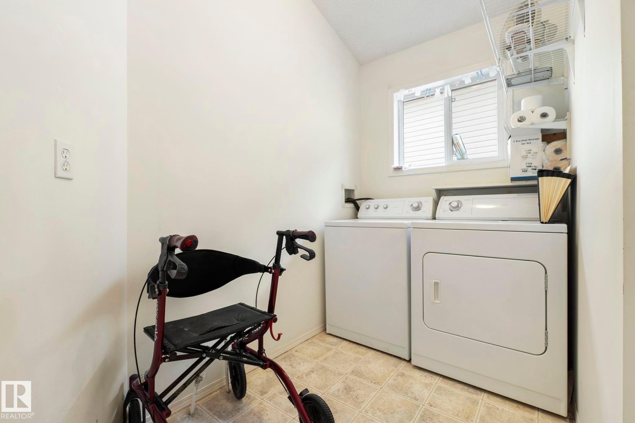 9315 162 Avenue Nw, Edmonton, AB - Indoor Photo Showing Laundry Room