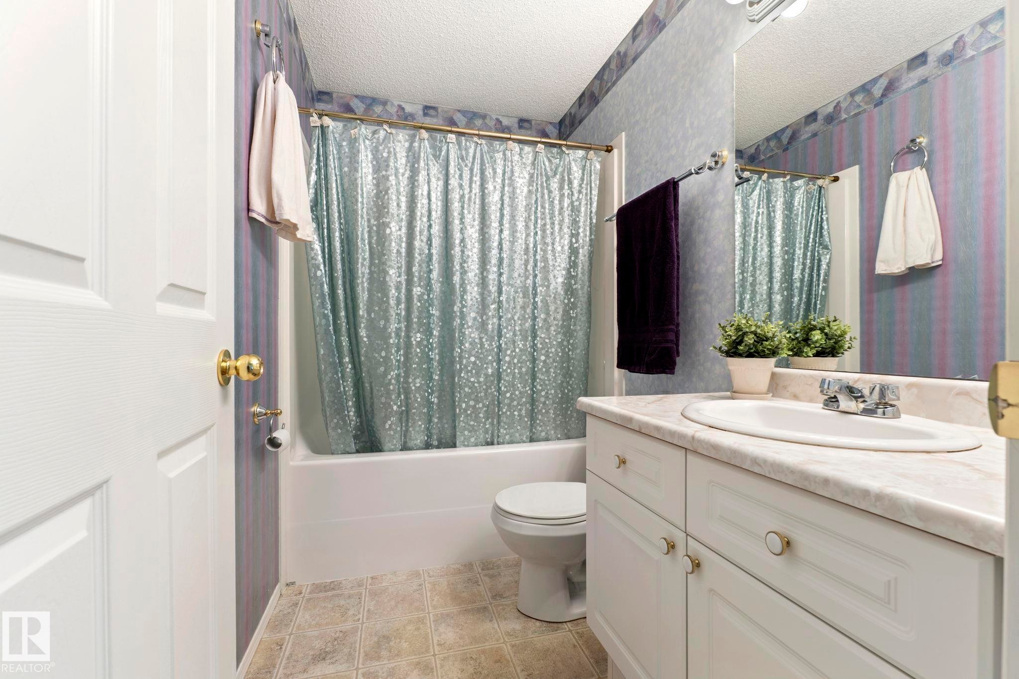 9315 162 Avenue Nw, Edmonton, AB - Indoor Photo Showing Bathroom