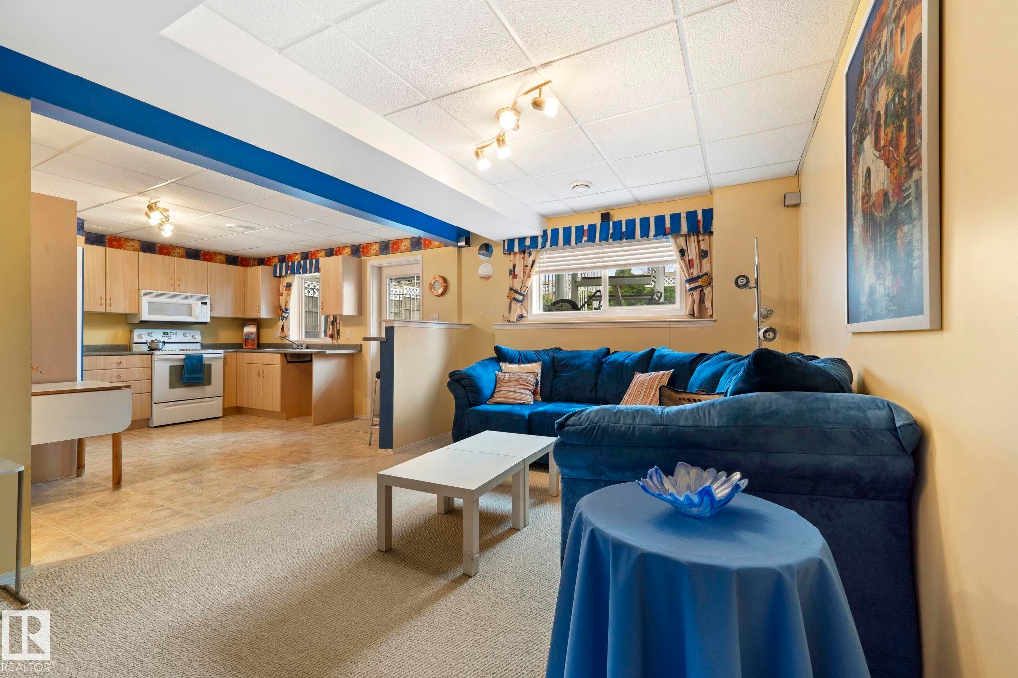 9315 162 Avenue Nw, Edmonton, AB - Indoor