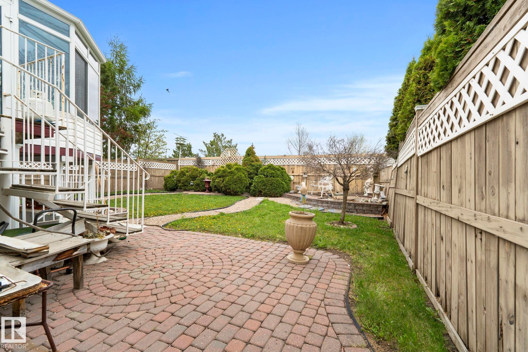 9315 162 Avenue Nw, Edmonton, AB - Outdoor