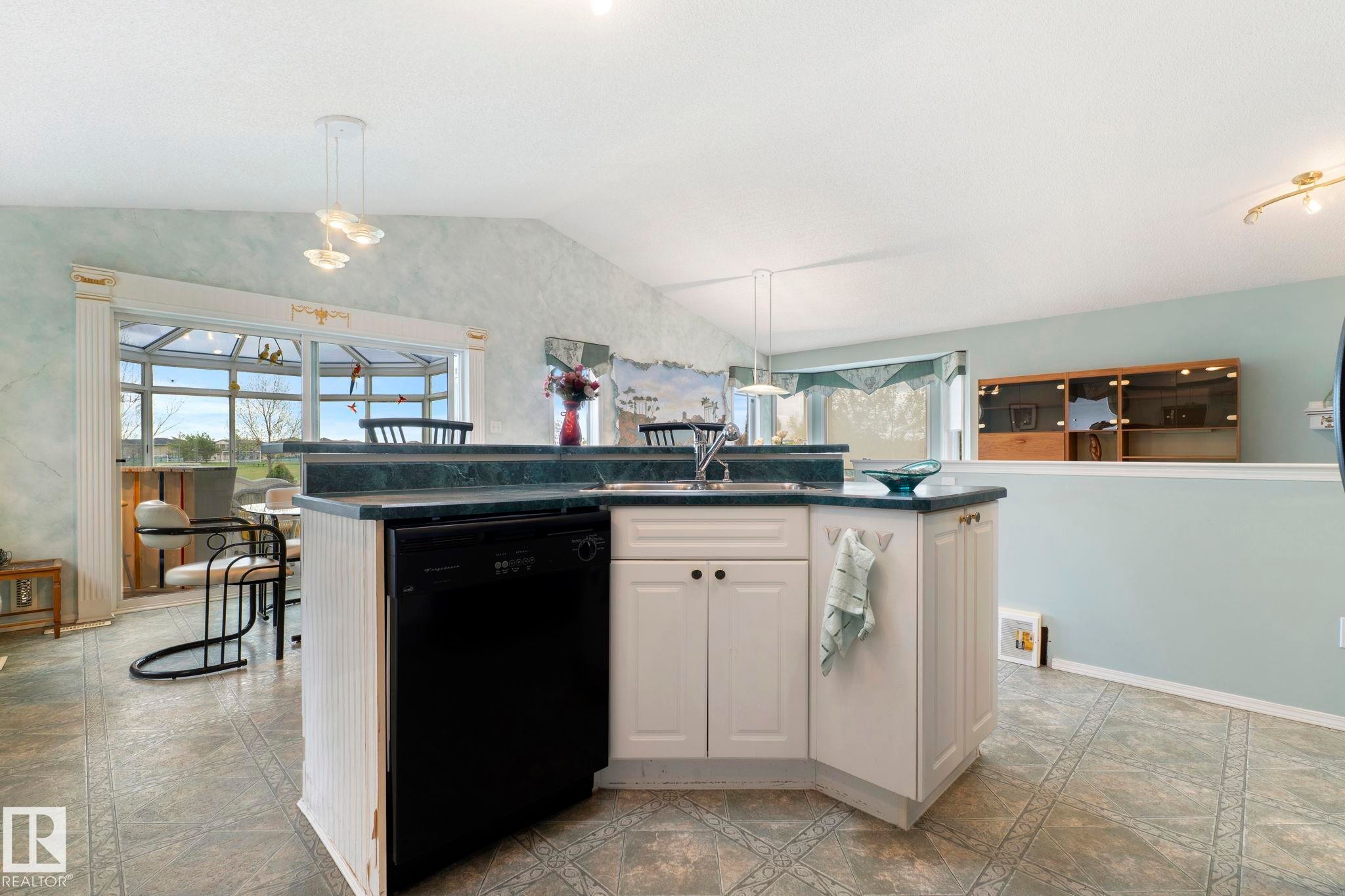 9315 162 Avenue Nw, Edmonton, AB - Indoor