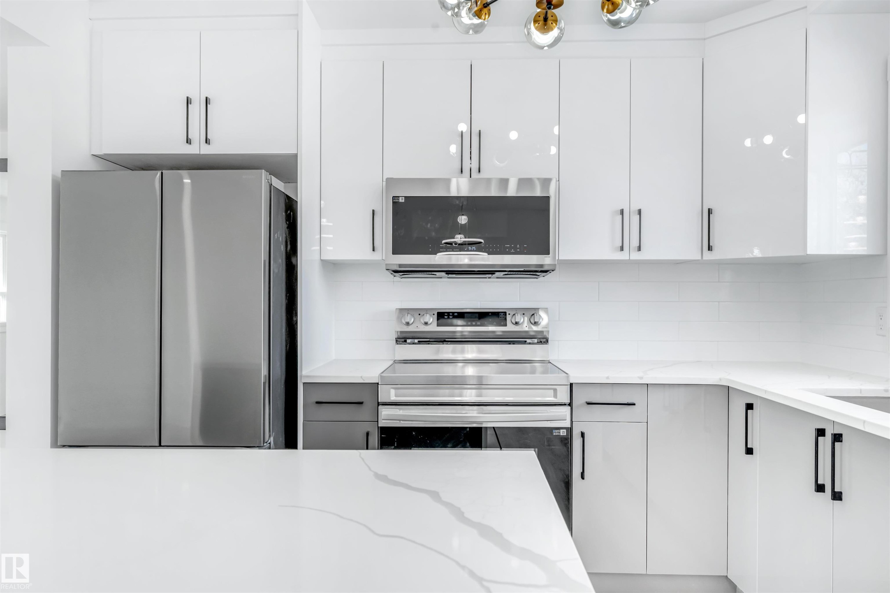 4238 117 Avenue, Edmonton, AB - Indoor Photo Showing Kitchen With Upgraded Kitchen