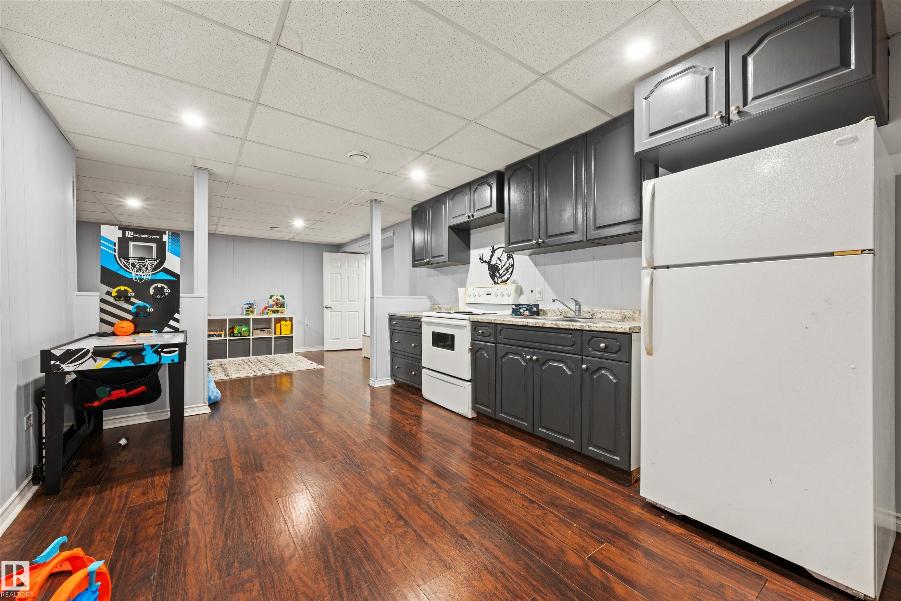 3 Sorrel Crescent, St. Albert, AB - Indoor Photo Showing Kitchen