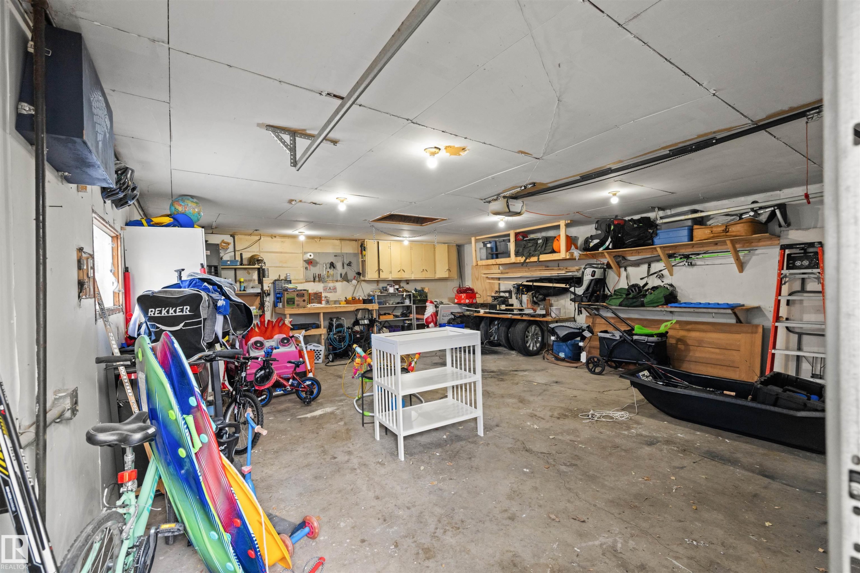 3 Sorrel Crescent, St. Albert, AB - Indoor Photo Showing Garage