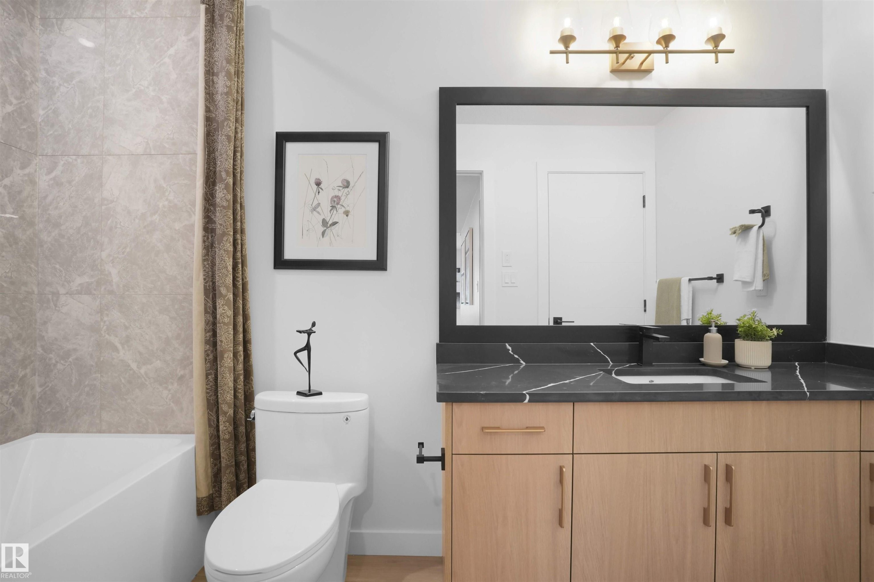 3319 Chickadee Drive, Edmonton, AB - Indoor Photo Showing Bathroom